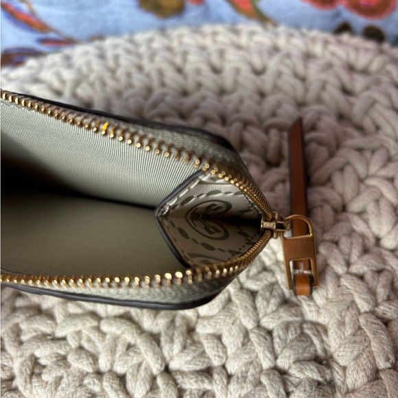 COPY - Tory Burch T Monogram Constrast Embossed Zip Card Case - Picture 2 of 4